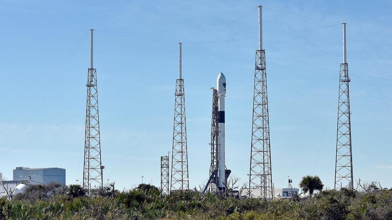 The SpaceX Falcon 9 rocket, scheduled to launch a U.S. Air Force navigation satellite, sits on Launch Complex 40. Image: Reuters